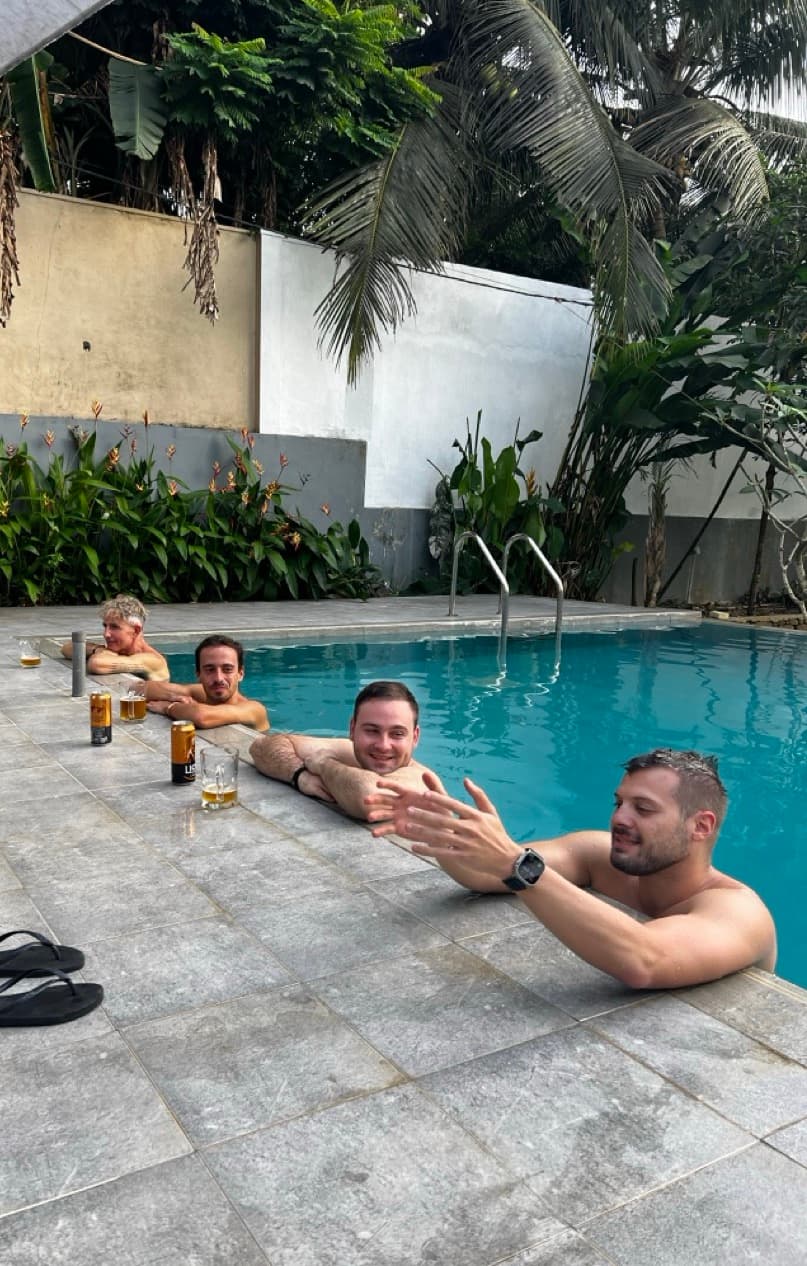 Relax nella piscina di casa in Sri Lanka