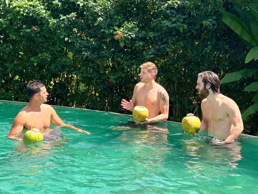 Momento di relax condiviso al tramonto durante una CoLivers Experience